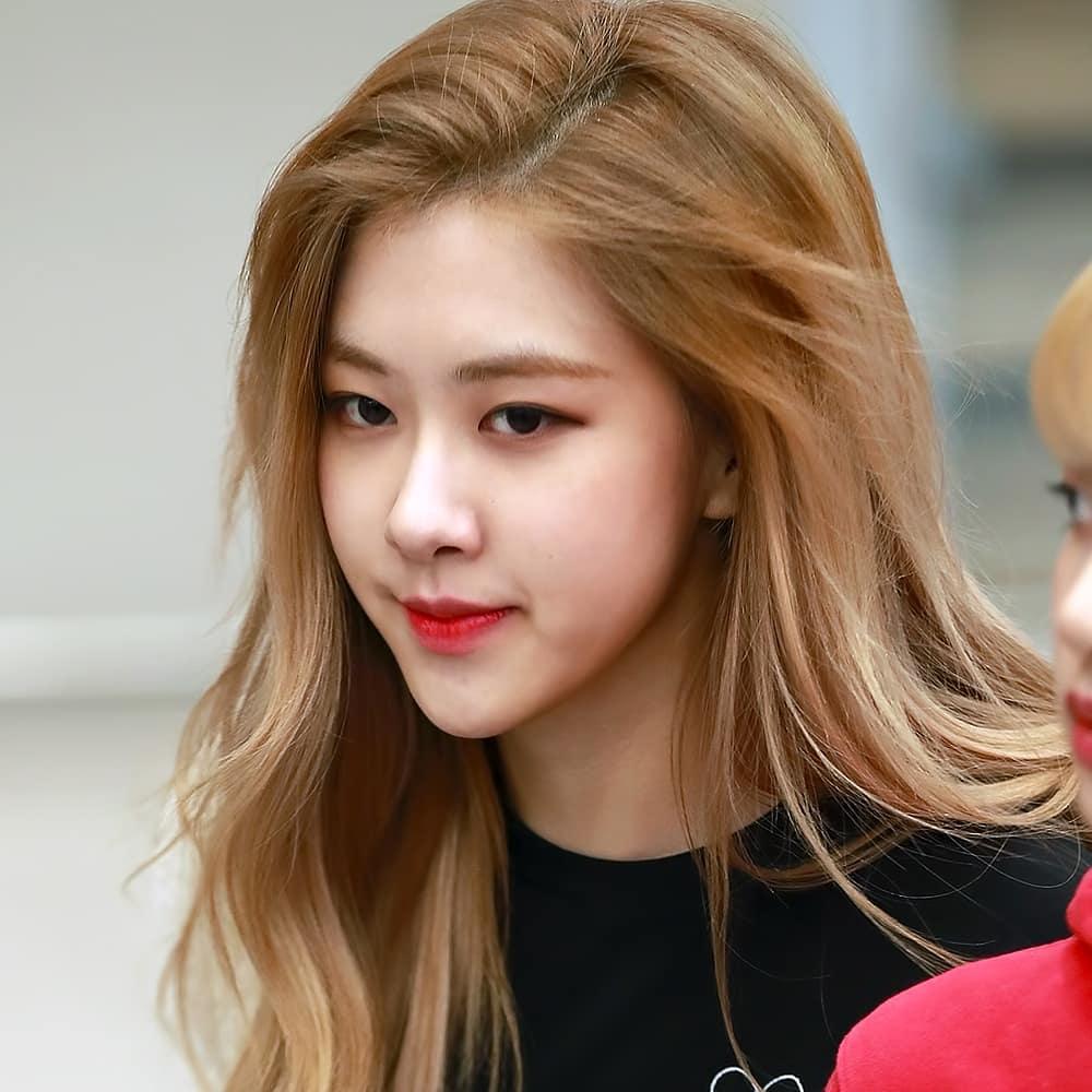 BLACKPINK Rosé trắng mịn đến mức chuyên gia trang điểm than trời-2