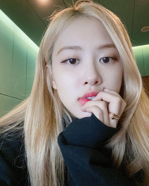 BLACKPINK Rosé trắng mịn đến mức chuyên gia trang điểm than trời-5