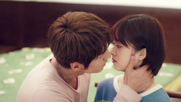 Chuyện tình chú - cháu chênh nhau 20 tuổi khiến fan phấn khích-1