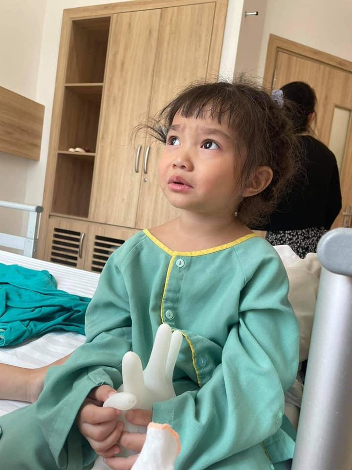 Con gái Lê Dương Bảo Lâm vừa trải qua phẫu thuật-3