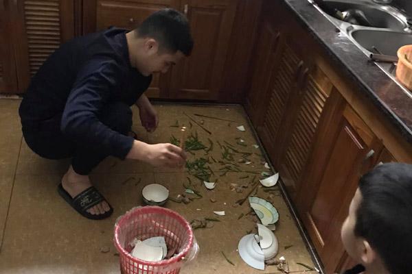 Bố mẹ chồng tương lai làm bàn đầy thức ăn, nửa đêm tôi bủn rủn khi đi qua bếp-3