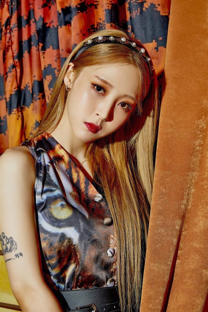 Moonbyul MAMAMOO tìm thấy chị em sinh đôi trong Penthouse-1