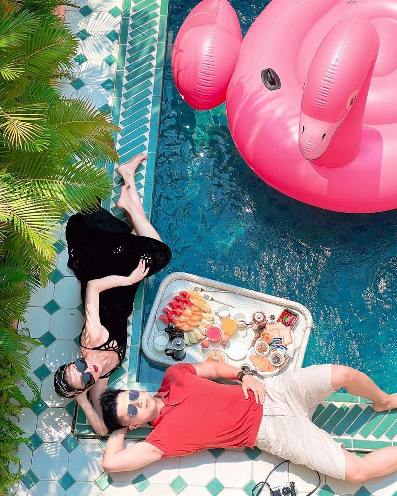 Lệ Quyên pose dáng 52 sắc thái cùng Lâm Bảo Châu-3