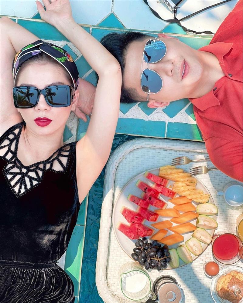 Lệ Quyên pose dáng 52 sắc thái cùng Lâm Bảo Châu-1