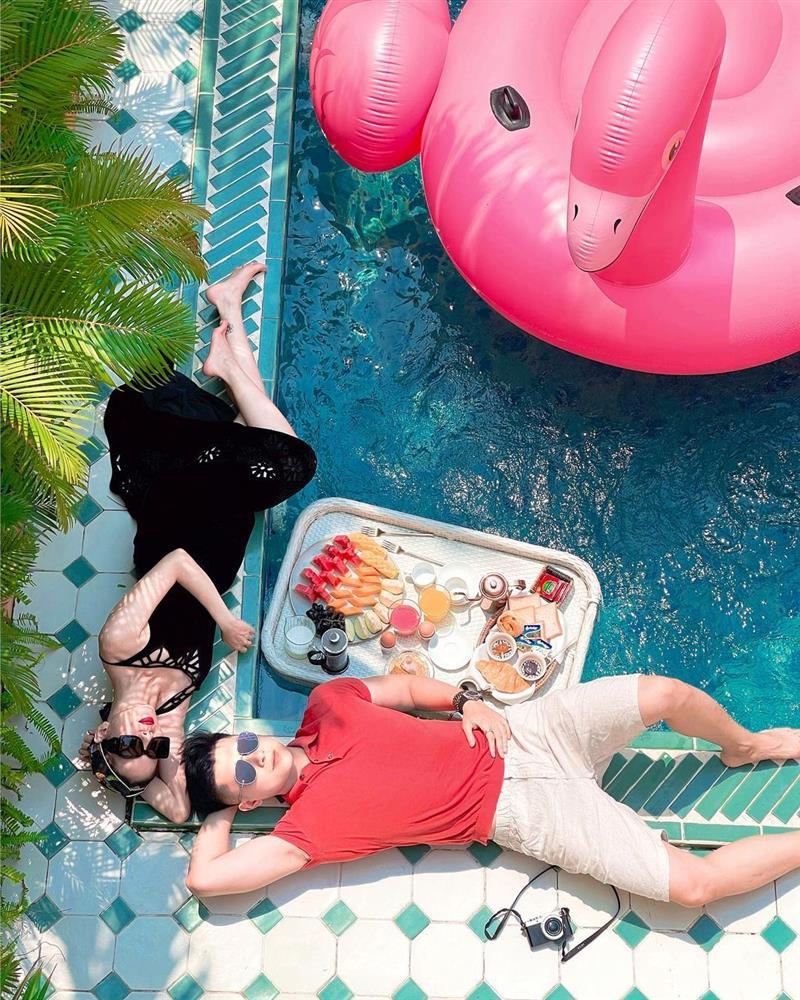 Lệ Quyên pose dáng 52 sắc thái cùng Lâm Bảo Châu-2