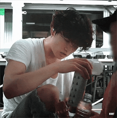 Mất máu trước loạt ảnh đậm vibe bạn trai lý tưởng của Jungkook-5