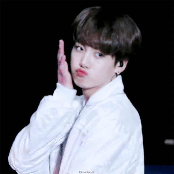 Mất máu trước loạt ảnh đậm vibe bạn trai lý tưởng của Jungkook-2