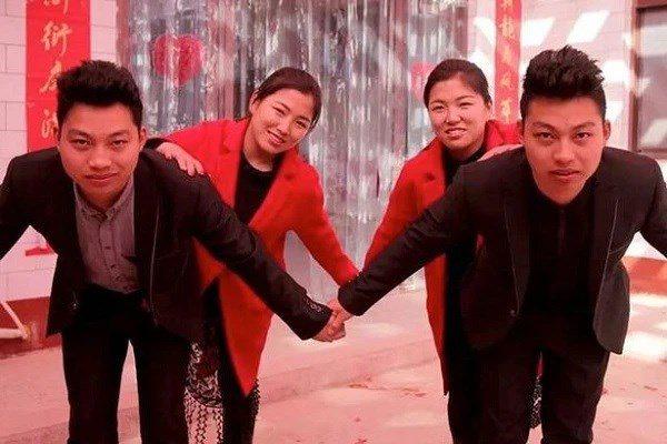 Những cặp song sinh cưới anh em song sinh, thường xuyên nhận nhầm vợ-3