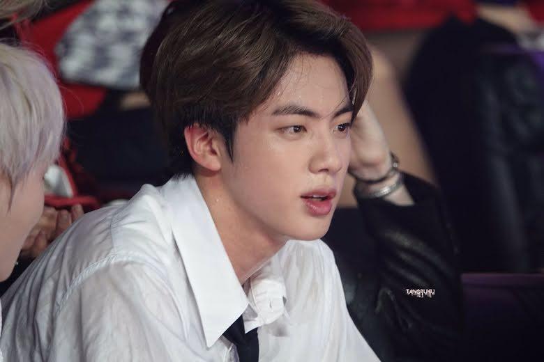 Cá tháng Tư, Jin BTS lên hot trend với loạt ảnh chưa qua chỉnh sửa-9