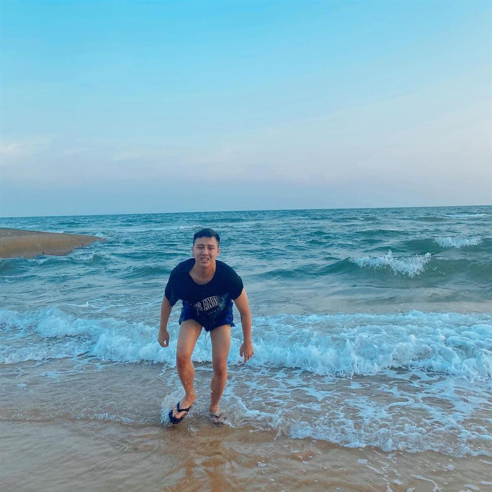 Duy Khánh ngã chổng vó trên bãi biển, mặt mũi thê thảm-9