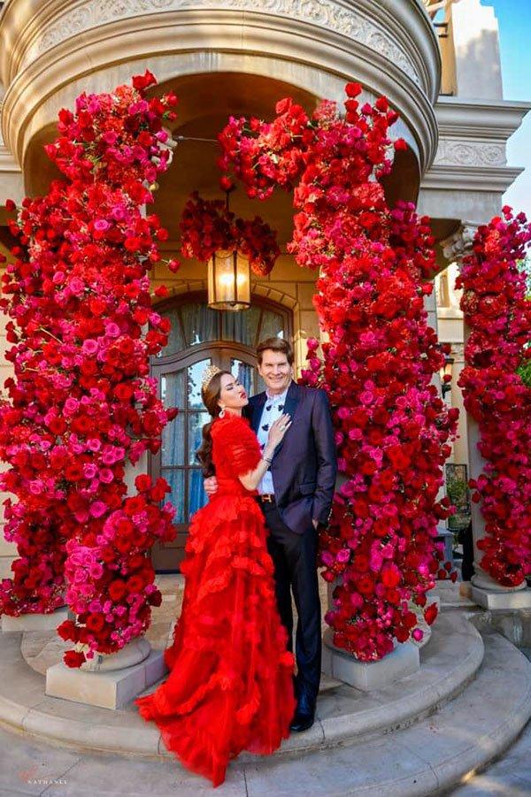 Nữ tỷ phú Việt kỷ niệm ngày cưới xa hoa, tặng chồng siêu xe 33 tỷ-1