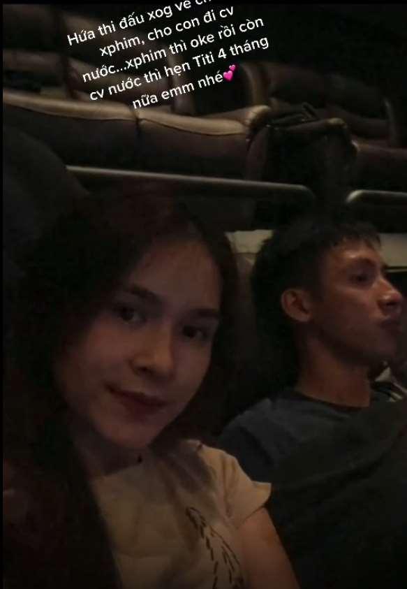 Vợ Hùng Dũng chia sẻ khoảnh khắc cùng chồng vác nạng đi xem phim-1