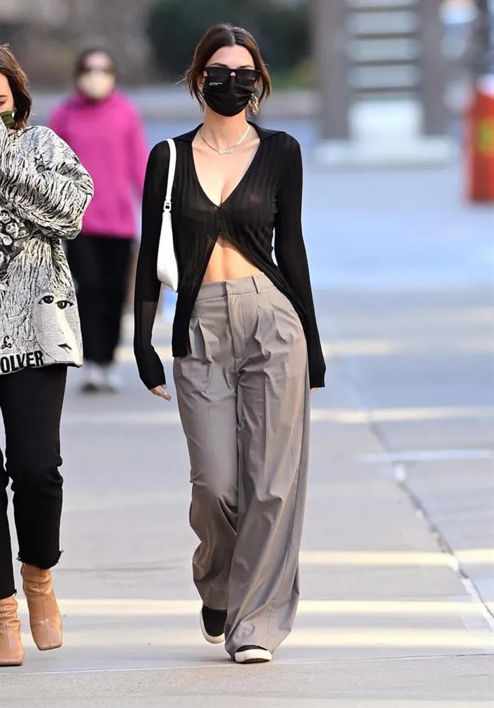 Người mẫu nội y chuộng diện đồ hở bụng-2