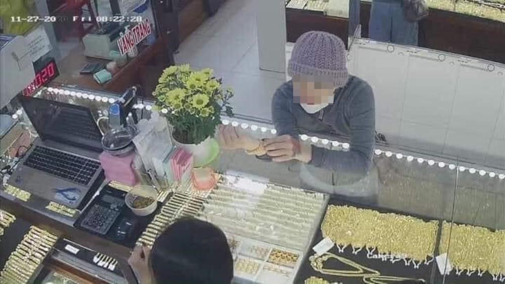 Sự thật về cô gái đi khắp nơi cầm biển ăn xin chữa bệnh thiếu máu-4