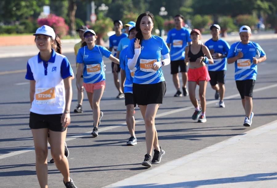 Năm 2019, người đẹp Hà thành chạy 5km dưới ánh nắng gay gắt của thành phố Quy Nhơn. Đây có lẽ là trang phục 