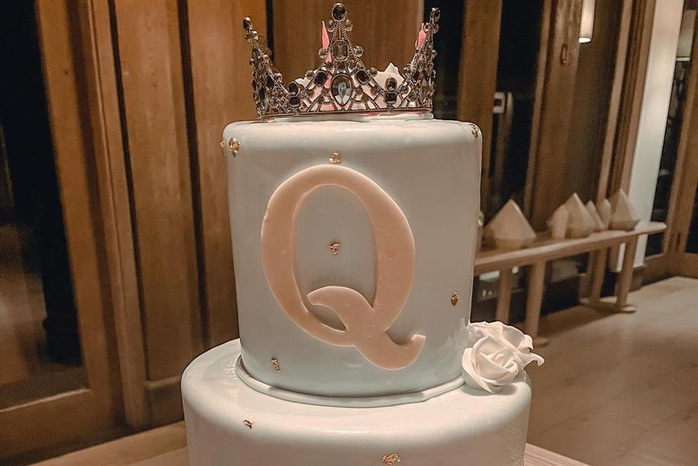 Sinh nhật Lệ Quyên trên bãi biển: Lâm Bảo Châu chiếm spotlight-12