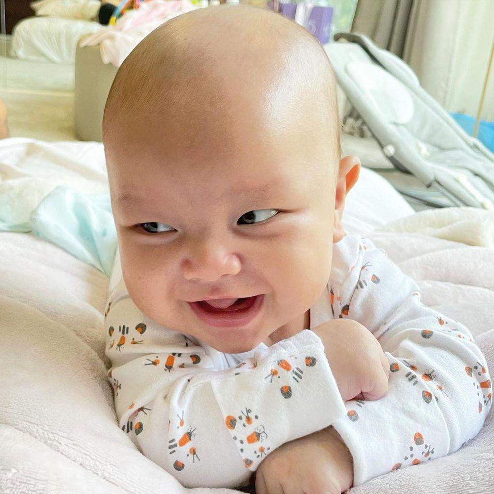 Thời trang đồng điệu xinh yêu của cặp sinh đôi Hồ Ngọc Hà - Kim Lý-8