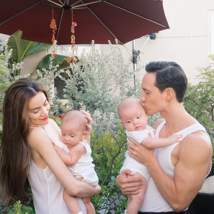 Thời trang đồng điệu xinh yêu của cặp sinh đôi Hồ Ngọc Hà - Kim Lý-6