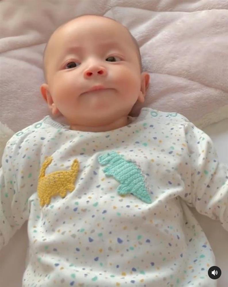 Thời trang đồng điệu xinh yêu của cặp sinh đôi Hồ Ngọc Hà - Kim Lý-9