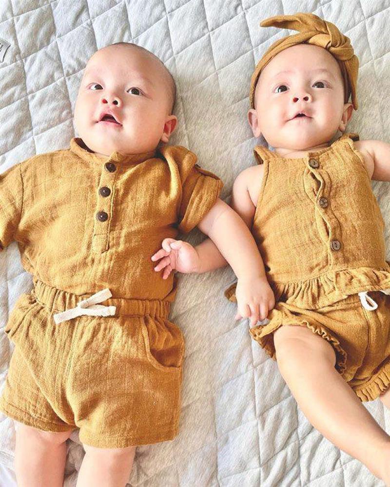 Thời trang đồng điệu xinh yêu của cặp sinh đôi Hồ Ngọc Hà - Kim Lý-1