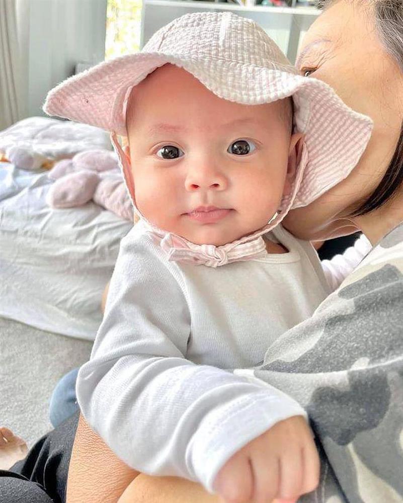 Thời trang đồng điệu xinh yêu của cặp sinh đôi Hồ Ngọc Hà - Kim Lý-13