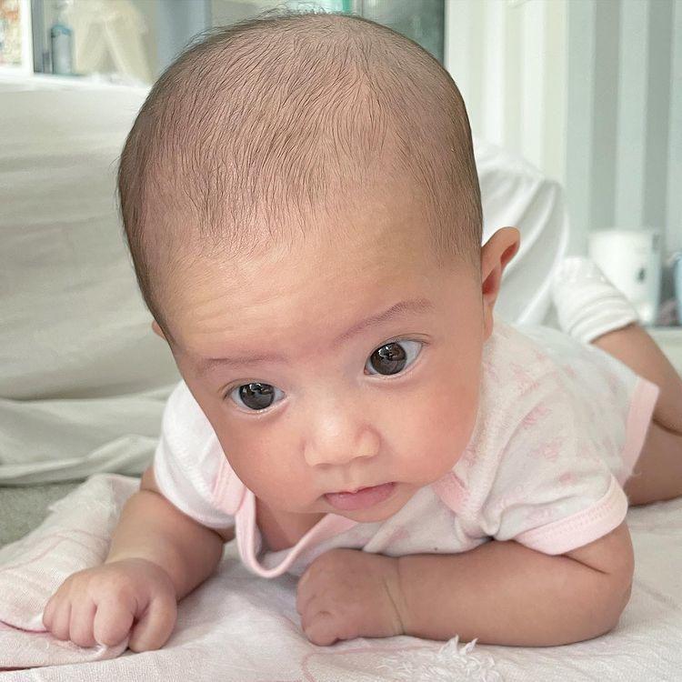 Thời trang đồng điệu xinh yêu của cặp sinh đôi Hồ Ngọc Hà - Kim Lý-15