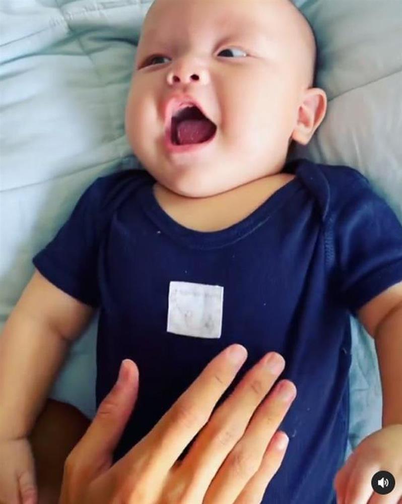 Thời trang đồng điệu xinh yêu của cặp sinh đôi Hồ Ngọc Hà - Kim Lý-26