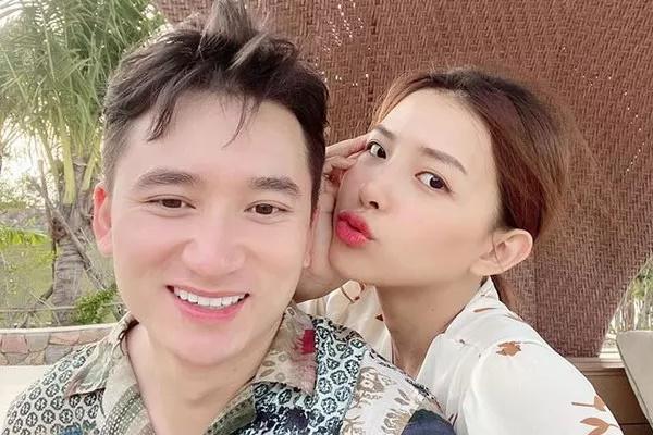 Lộ diện thiệp cưới của Phan Mạnh Quỳnh sau khi chơi trò Cá tháng 4-5