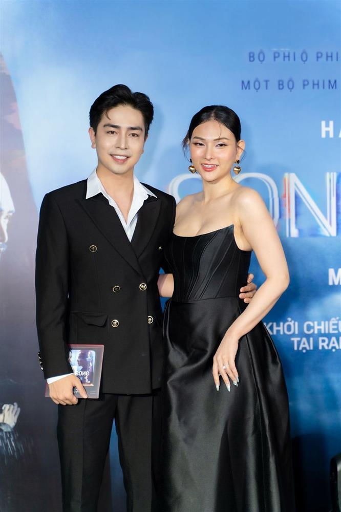 Cùng mặc váy 100 triệu, Thu Thủy xấu hơn hẳn vì bụng bé bự-1