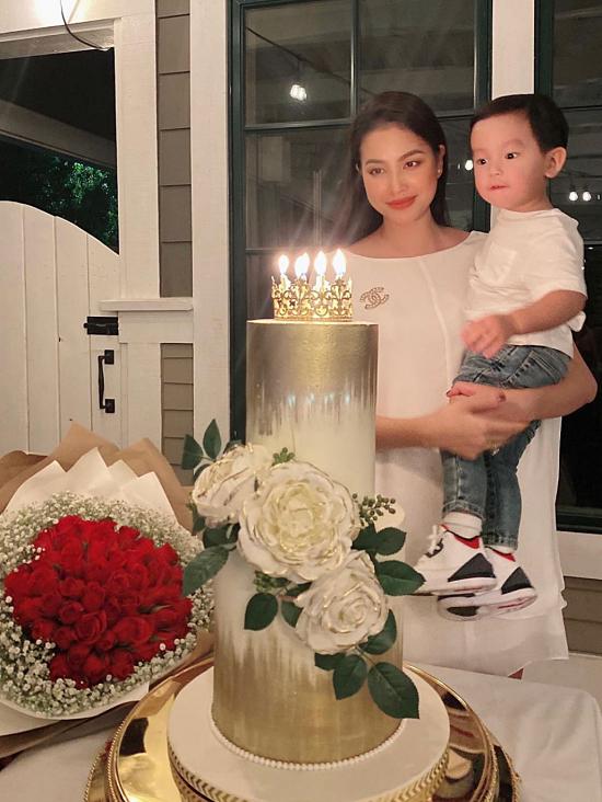 Con trai Phạm Hương được mẹ đầu tư như một fashionista nhí-2