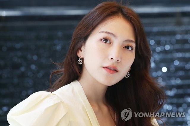 Xôn xao thông tin nữ thần tượng rời công ty vì bị nữ giám đốc quấy rối-1