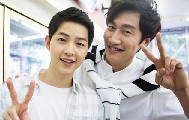 Lee Kwang Soo và Song Joong Ki là đôi bạn thân nổi tiếng trong showbiz Hàn. Cặp sao nam cùng sinh năm 1985 và cùng gia nhập ngành giải trí vào năm 2008. Tài tử 