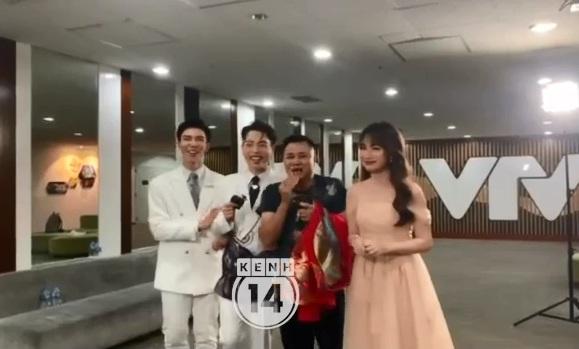 Tự Long bị chê vô duyên khi nhắc tên Công Phượng trước Hòa Minzy-2