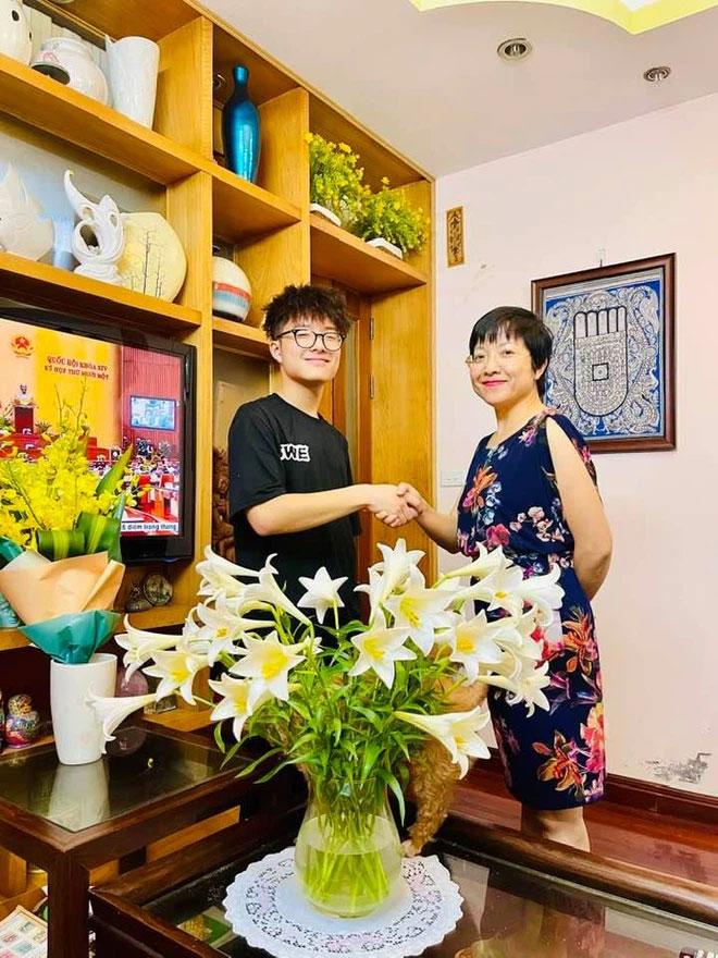 Con trai MC Thảo Vân khuyên mẹ lấy chồng với lý do xúc động-1