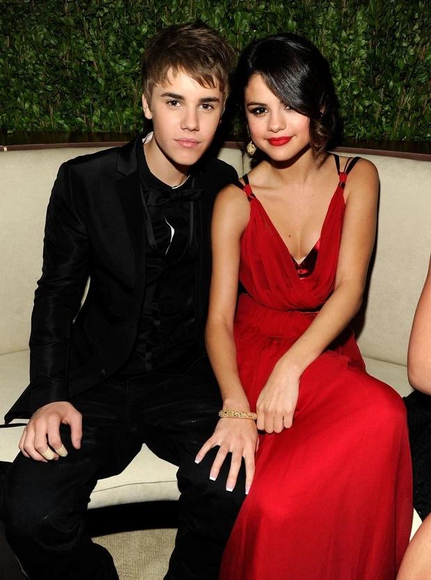 Bà xã Justin Bieber tiết lộ lí do xóa Twitter, do bị so sánh với Selena Gomez?-2