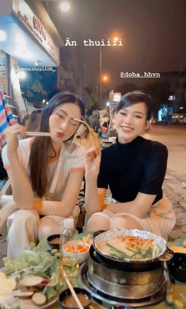 Đỗ Thị Hà - Lương Thùy Linh xả vai hoa hậu, lê la ăn vỉa hè-4