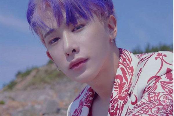 Nam idol Hàn đăng ảnh giường chiếu, khoe luôn bộ phận nhạy cảm-1