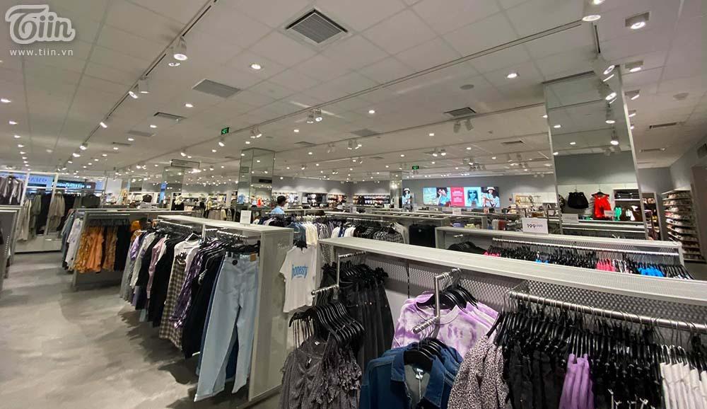 Người Việt treo hashtag #HoangSaTruongSabelongtoVietnam phản đối H&M-3