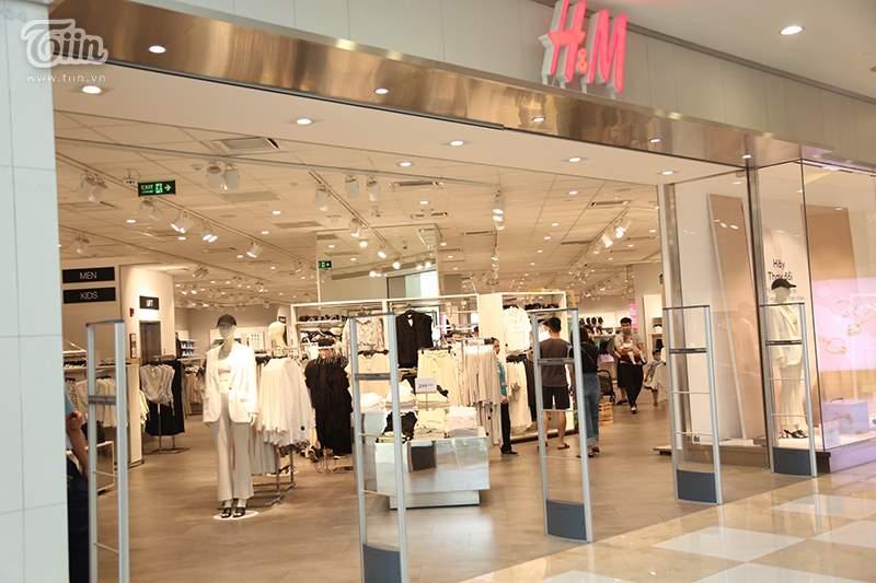 Khách hàng thưa thớt tại store H&M sau làn sóng tẩy chay-1