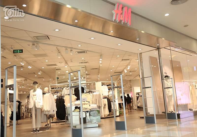 Khách hàng thưa thớt tại store H&M sau làn sóng tẩy chay-4