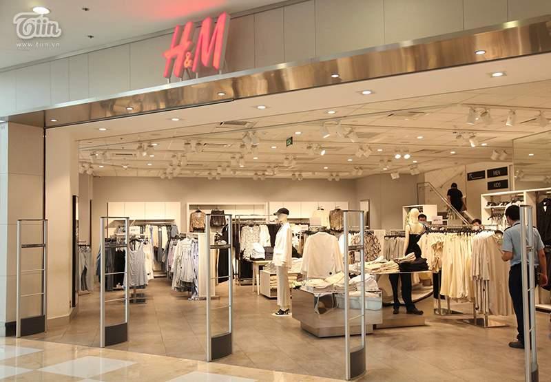 Khách hàng thưa thớt tại store H&M sau làn sóng tẩy chay-5