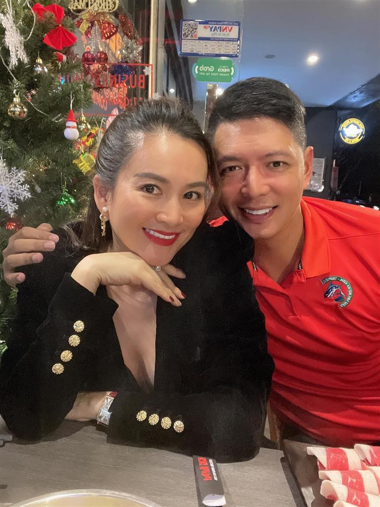 Ngoại hình Bình Minh mất phong độ trước vợ hơn tuổi-8