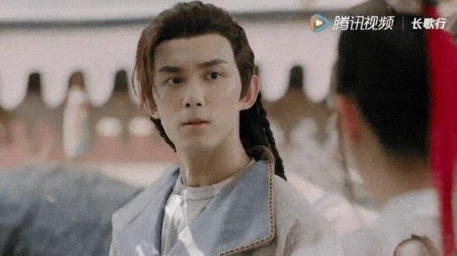 Trường Ca Hành ghép tranh vẽ quá lố: Địch Lệ Nhiệt Ba bị chê đẹp mà vô dụng-2