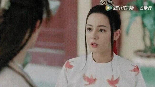 Trường Ca Hành ghép tranh vẽ quá lố: Địch Lệ Nhiệt Ba bị chê đẹp mà vô dụng-3