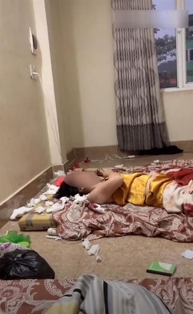 Xôn xao cô gái trẻ thất tình, nằm giữa phòng liên tục dùng tay đấm ngực-2