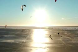 Trượt băng thả diều ở biển Baltic