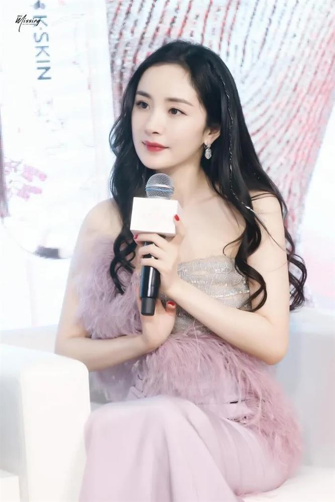 Dương Mịch lại bị dân mạng chê bai vì khoảnh khắc già nua, kém sắc-4