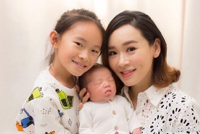 Hoa hậu Dương Tư Kỳ và 2 con gặp tai nạn ô tô-5