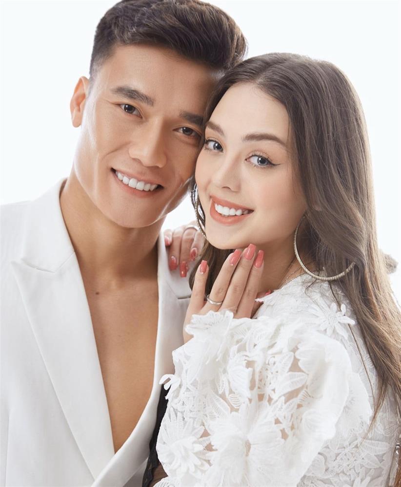 Bùi Tiến Dũng cưỡi siêu xe mà đi đôi dép bị chê quá phèn-3