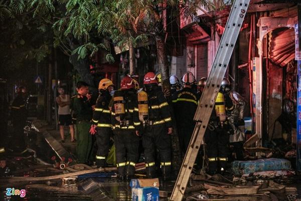 Hiện trường vụ cháy nhà khiến 4 người thiệt mạng ở Hà Nội-11